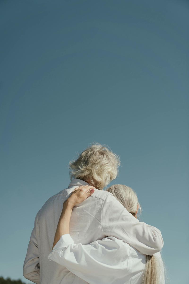 Couple embrace-878d000ce82c417bba55741528e93691.jpg Couple embrace