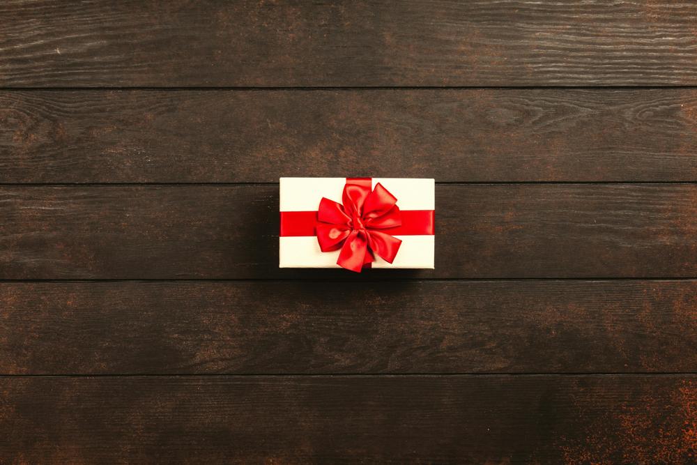 gift box-4d06b54687e7459cbffd6497c1219a30.jpg gift box